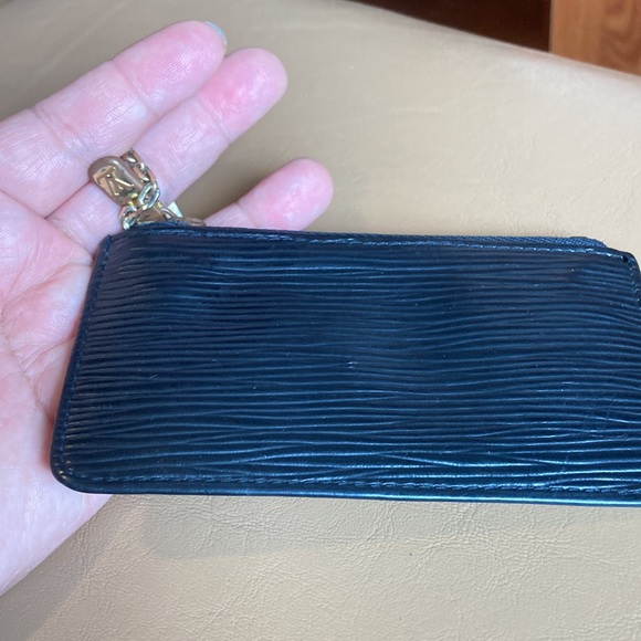Louis Vuitton Zip Card Key Case, Black Epi Leather, Preowned , CA0063 - Picture 14 of 15